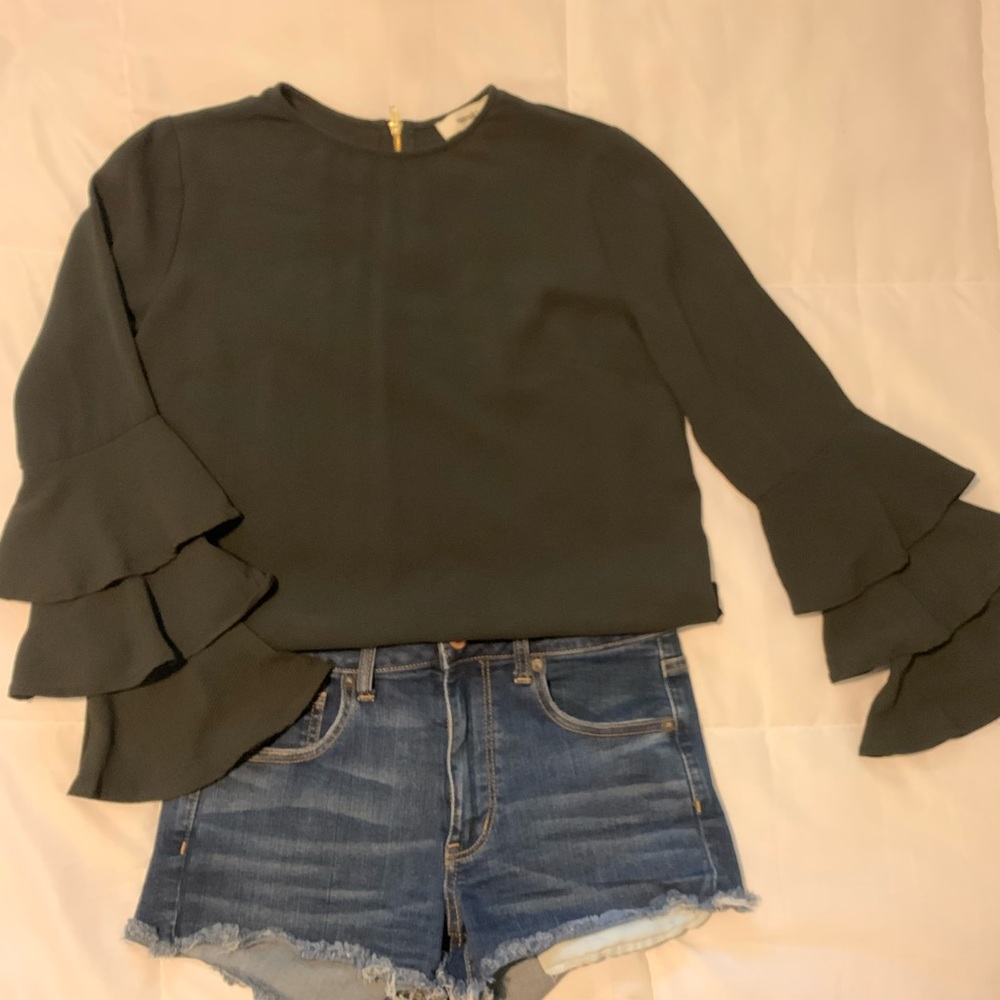 Boutique NWOT Meraki Bell Sleeve Women’s Blouse
